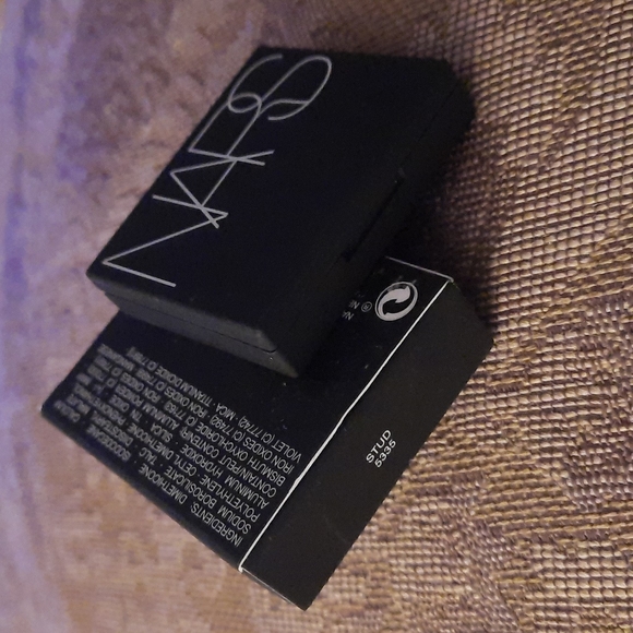 NARS Single Eyeshadow in Stud - Picture 3 of 4